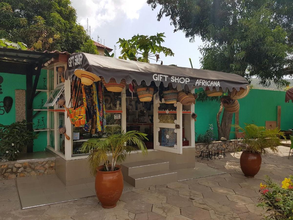 De Mod Hotel Ngleshi Amanfro Bagian luar foto