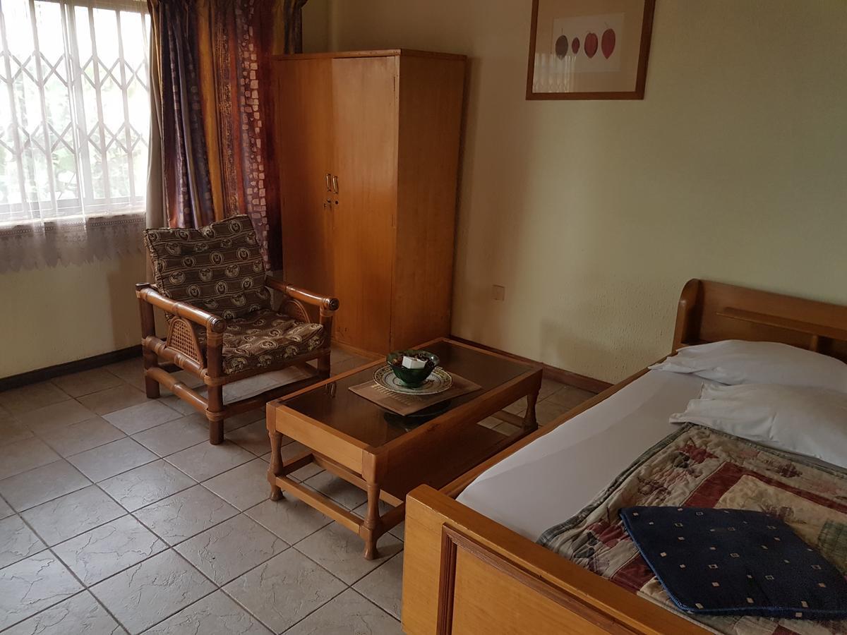De Mod Hotel Ngleshi Amanfro Bagian luar foto