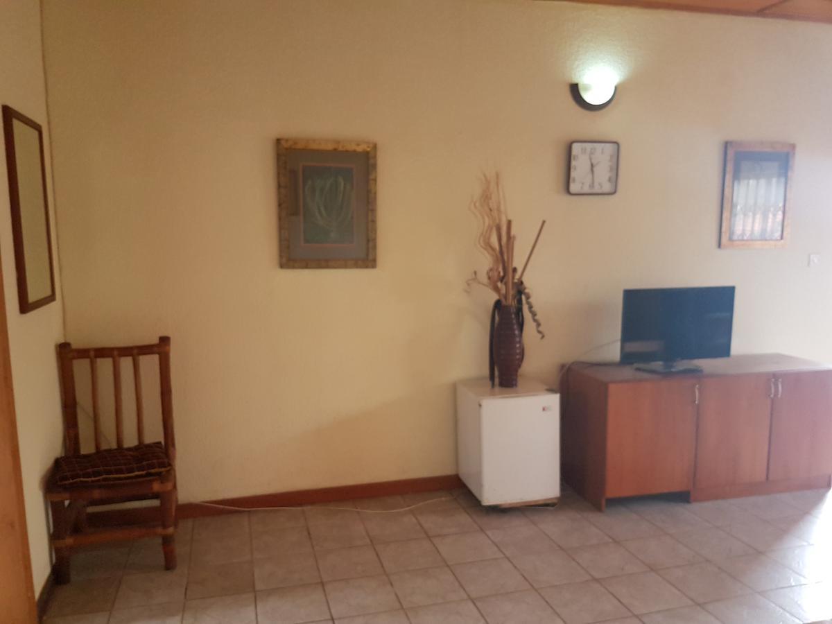 De Mod Hotel Ngleshi Amanfro Bagian luar foto